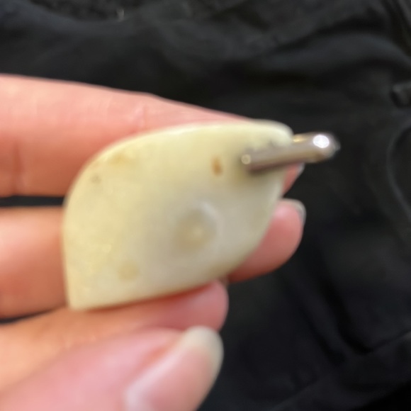 White stone pendant with sterling silver ‘clasp’ - Picture 3 of 6